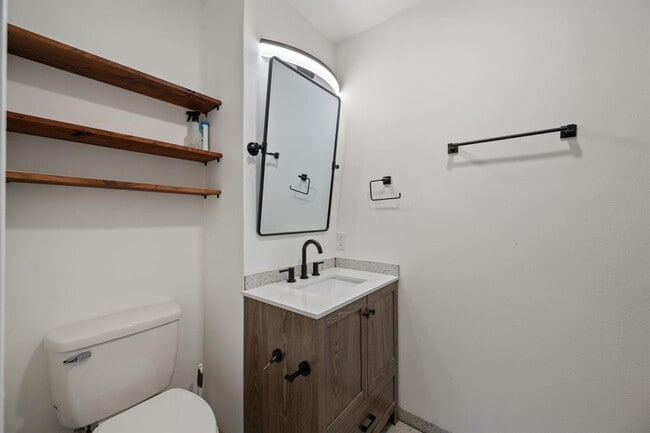 Building Photo - 6305 Clubway Ln