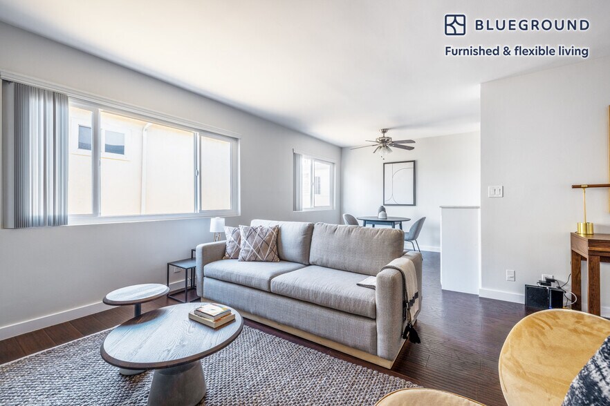 Primary Photo - 330 N Crescent Dr