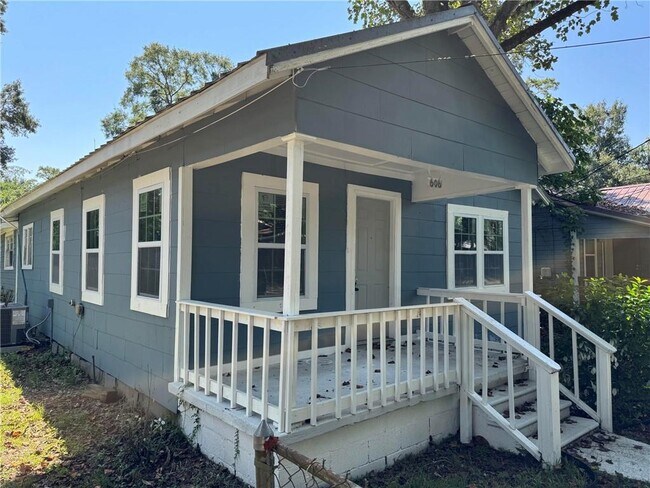 Building Photo - 606 Thornton Ave