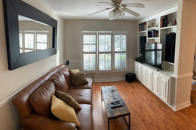 Building Photo - 15 Ivy Rdg NE