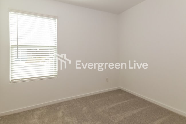 Building Photo - 2028 Derby Ln