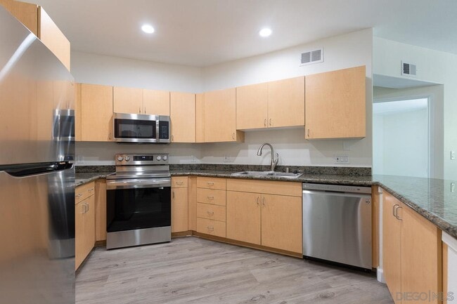 Building Photo - 1501 Front St