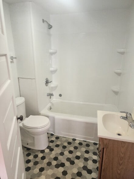 Building Photo - 222 N 5th St