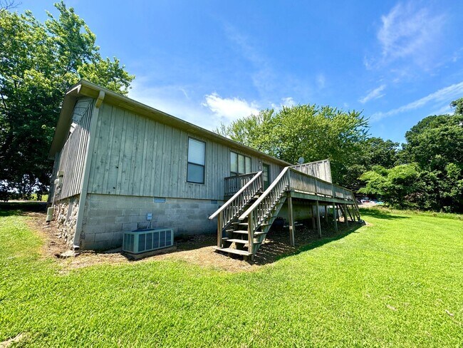 Building Photo - 3 Fox Run Ln
