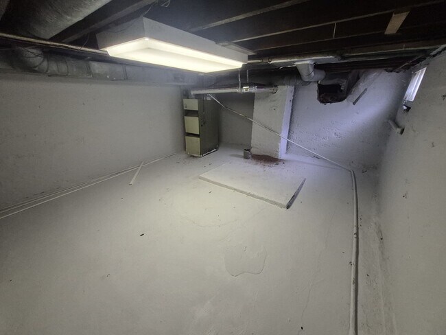 Building Photo - 143 Kenton St
