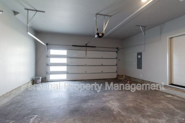 Building Photo - 1815 N R St
