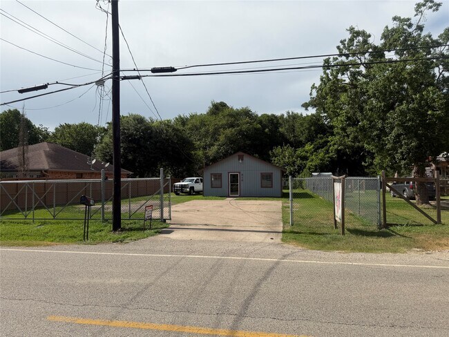 Building Photo - 516 Battlebell Rd