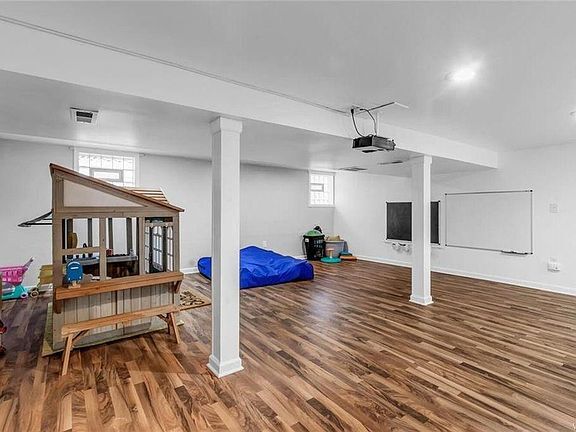 Building Photo - 78 Chamberlin Dr