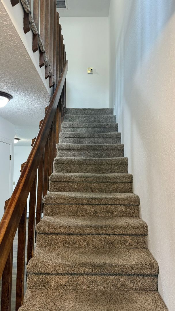 Building Photo - 3 Bed 2 1/4 Bath Townhome