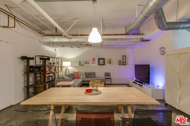 Building Photo - 1100 S Grand Ave