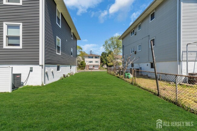 Building Photo - 36 Van Buren Ave