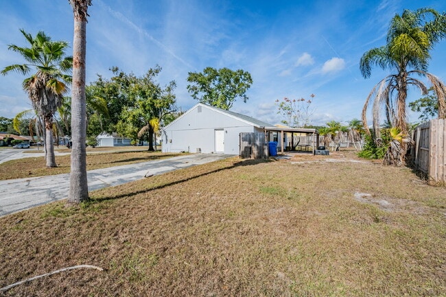 Building Photo - 16001 Saddlestring Dr