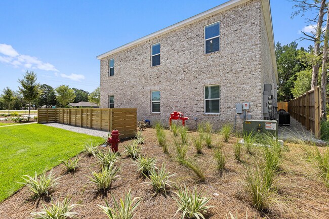 Building Photo - 305 Okaloosa Ave