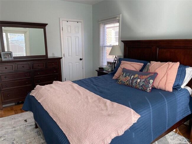 Building Photo - 530 W Olive St