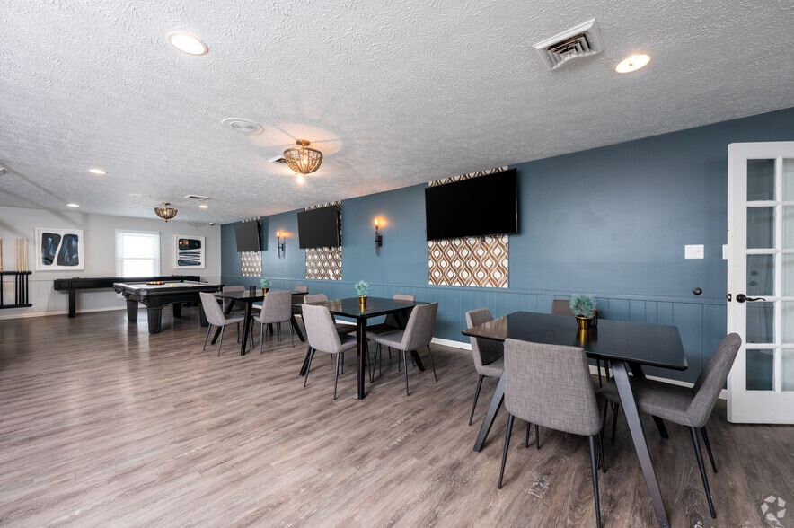 Community Lounge - Lake Castleton Apartments