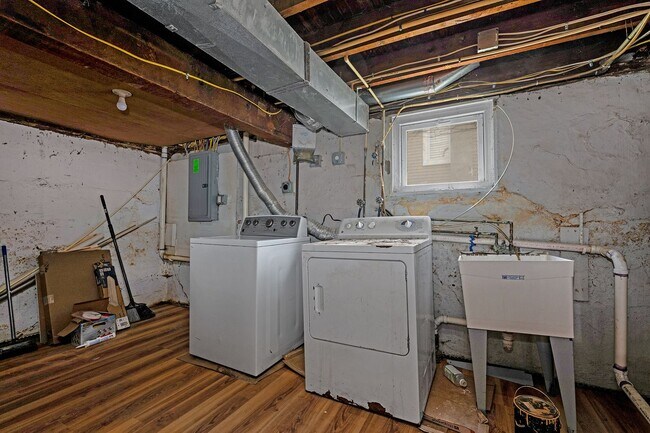 Building Photo - 2802 Berwick Ave