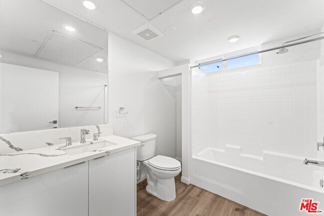 Building Photo - 3105 Bellevue Ave