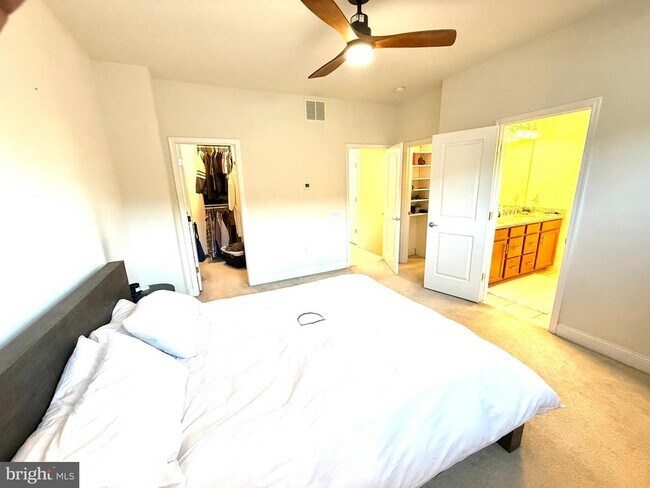 Building Photo - 17255 Herring Gull Ln