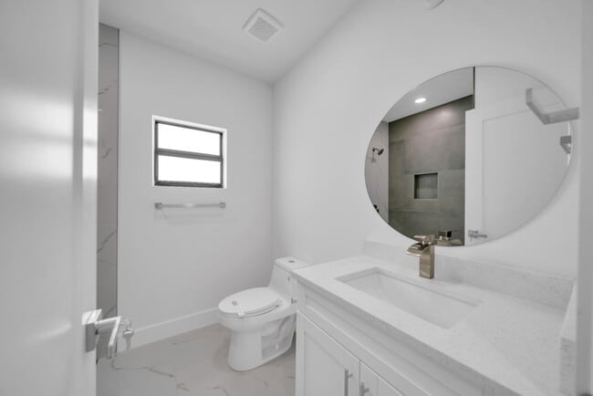 Building Photo - 2413 Quentin Ave S
