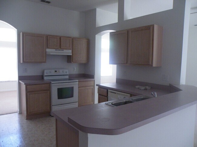 Building Photo - 17 Philmont Ln