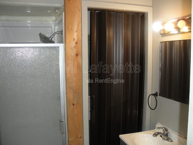 Building Photo - 106 E Vine St