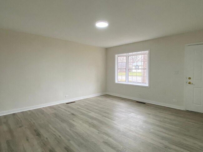 Building Photo - 4 E Pine St
