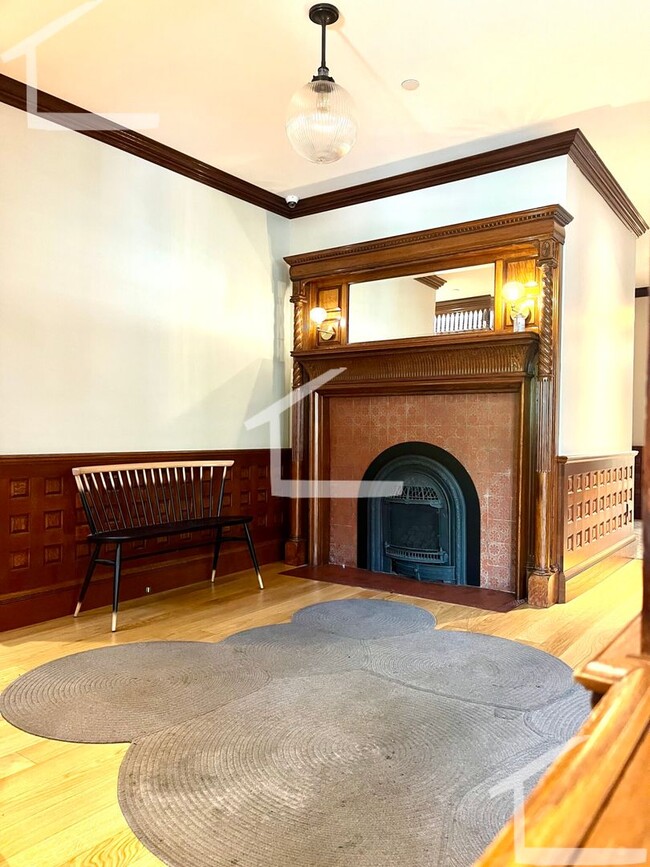 Building Photo - 208 Gardner St