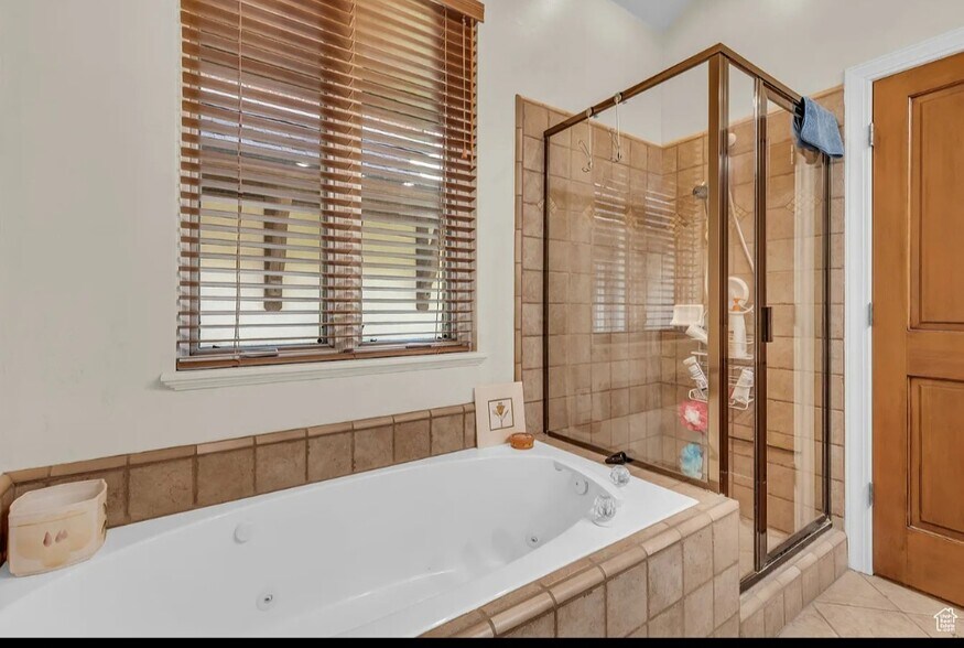 Master Bath - 77 W Village Ct