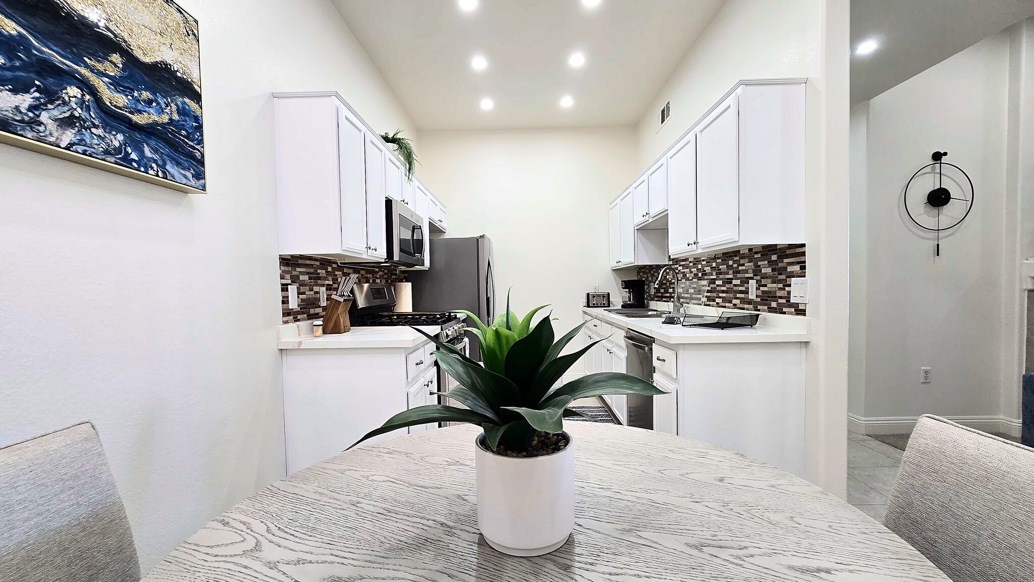 Building Photo - 2305 W Horizon Ridge Pky