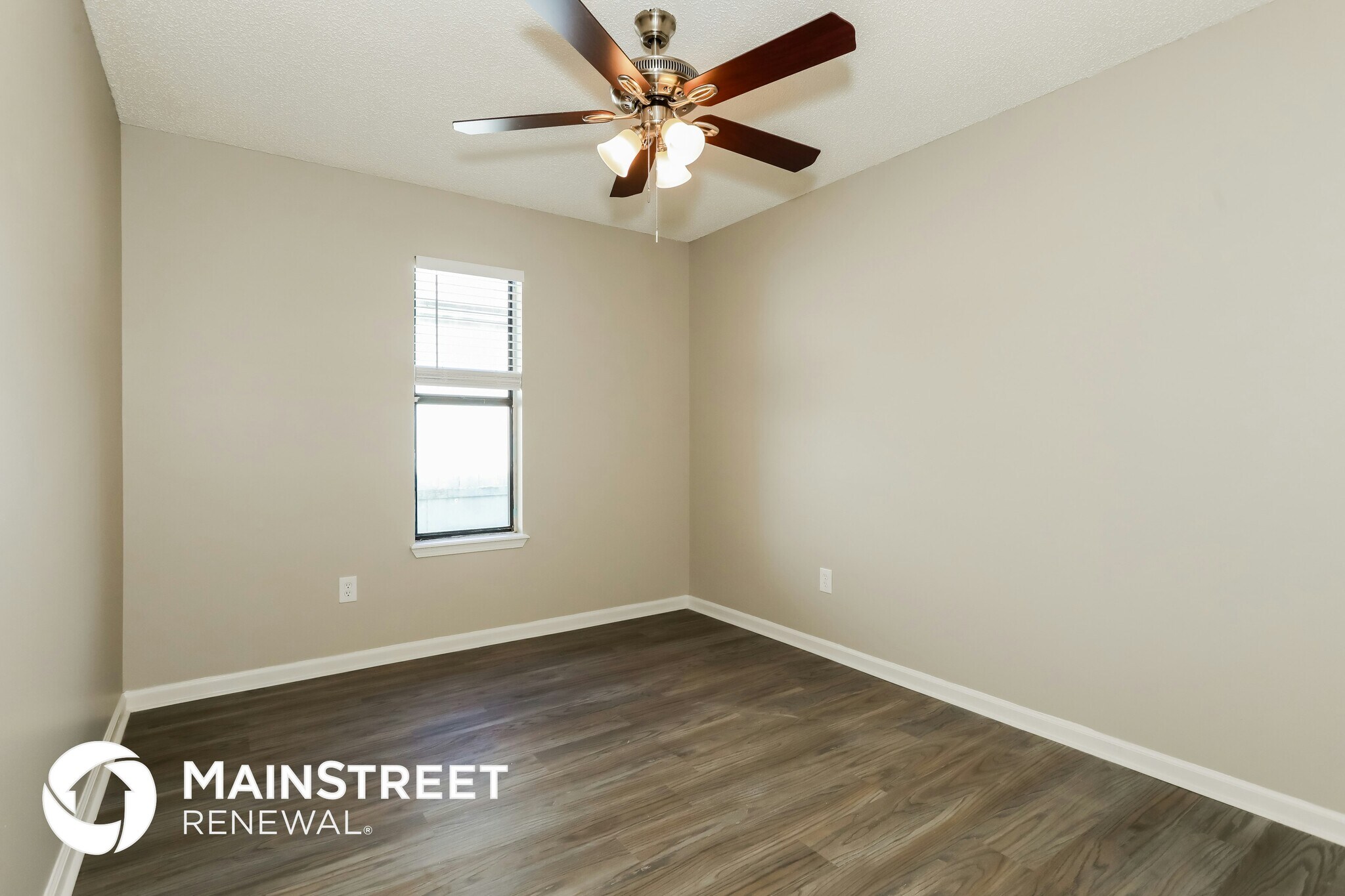 Building Photo - 1852 Manitoba Ct N