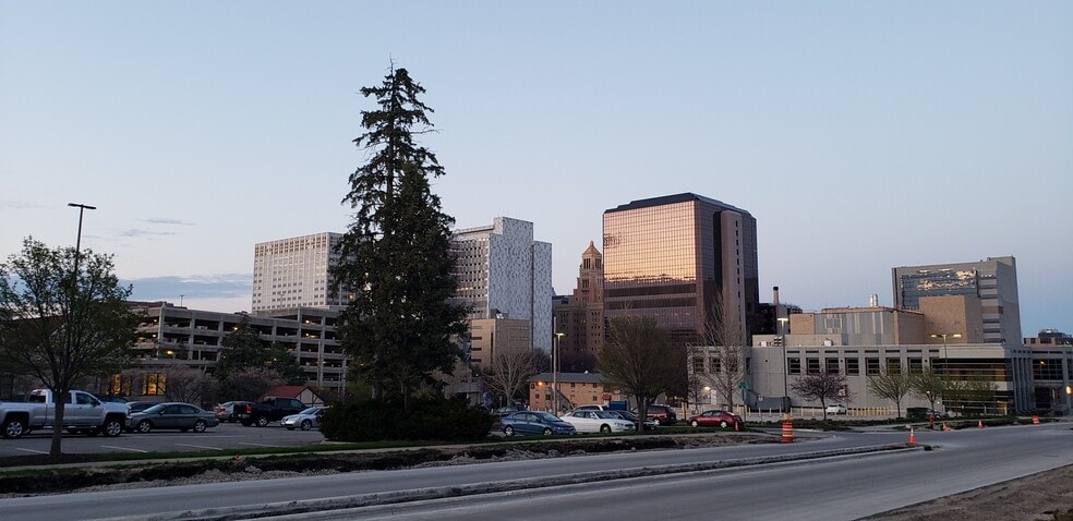 1 1/2 Blocks to the Mayo Clinic - 410 6th Ave SW