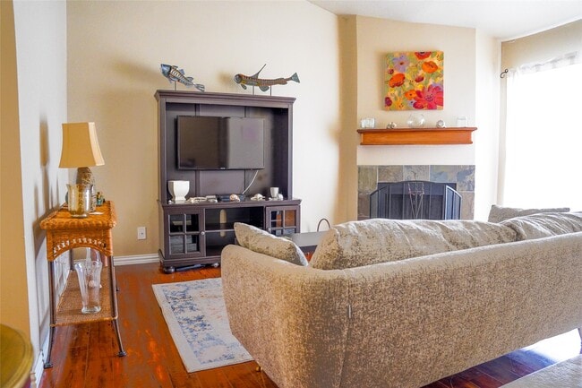 Primary Photo - 7060 N Holiday Dr
