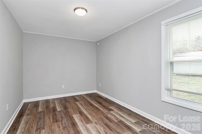 Building Photo - 1406 Pleasant Plains Rd