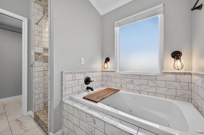 Building Photo - 1201 Dillon Lake Bend