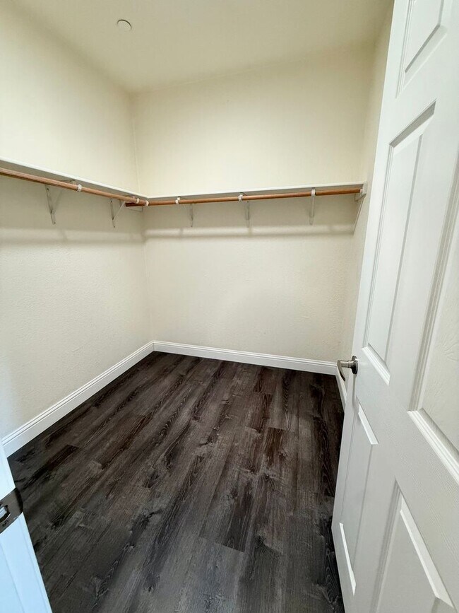 Building Photo - BEAUTIFUL 4 BEDROOM 2 BATH HOME IN ARROYO ...