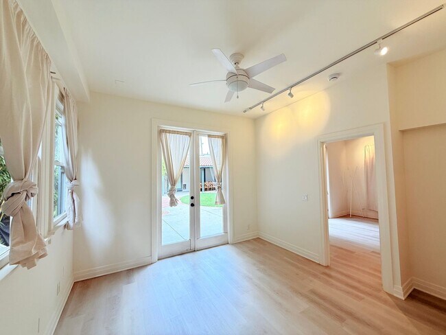 Building Photo - ***Charming One Bedroom in Venice***