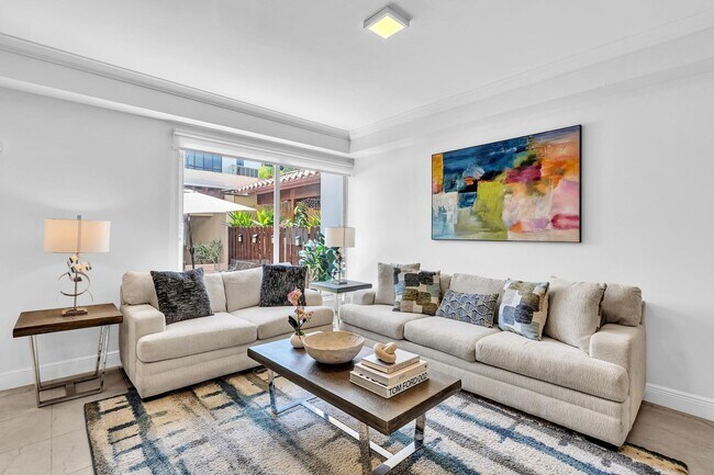 Building Photo - Fully Furnished Townhome in East Hollywood!