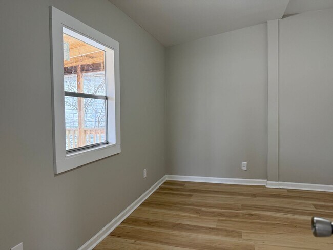 Building Photo - Remodeled 3 BR in North Birmingham