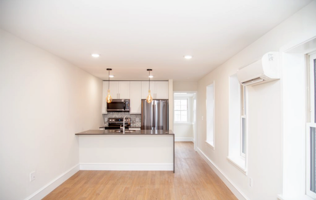 Primary Photo - 224 W 9th St