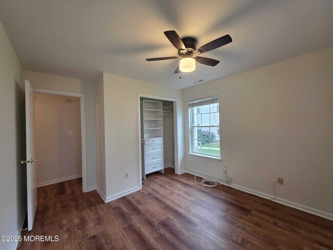 Building Photo - 129 Tulip Ln