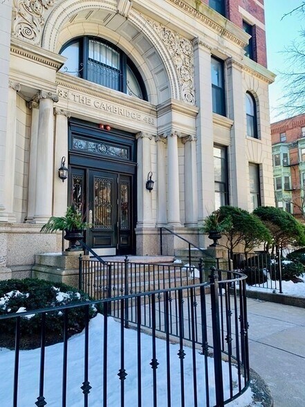 Building Photo - 483 Beacon St
