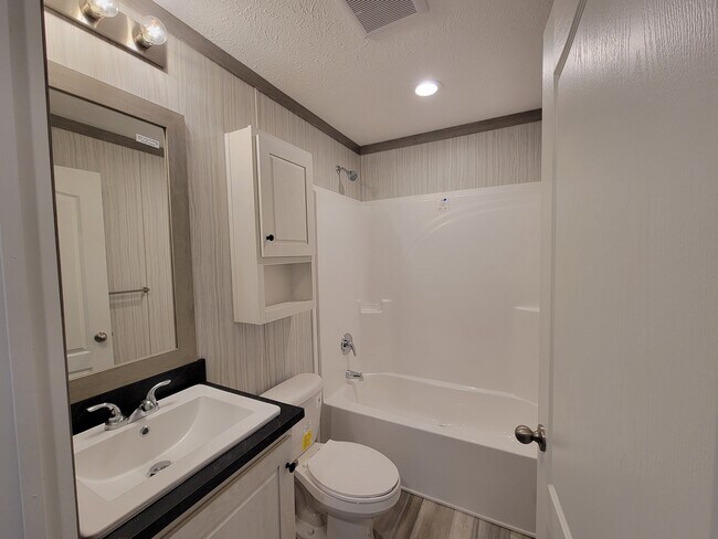 Building Photo - 11320 Greenfield Dr