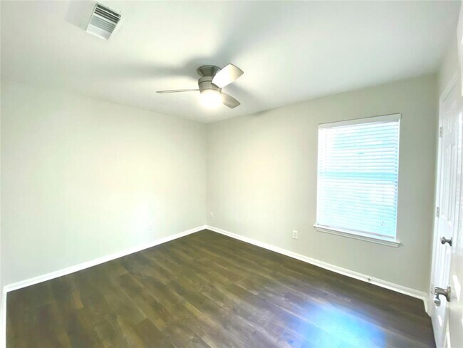 Building Photo - 6 Tivoli Garden Ct