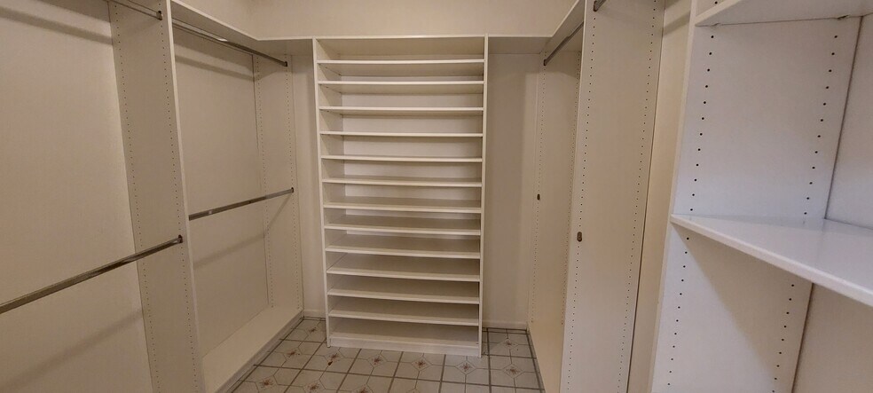 Building Photo - 1122 Peck Dr