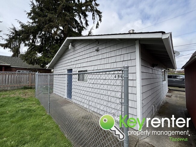 Building Photo - Classic north Tacoma neighborhood ADU unit with character!