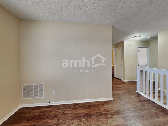 Building Photo - 5426 Alameda Rd