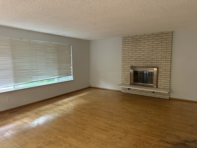 Building Photo - 12914 NE 136th St