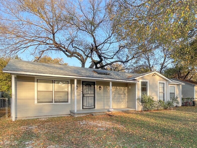 Building Photo - 207 N Bermuda St