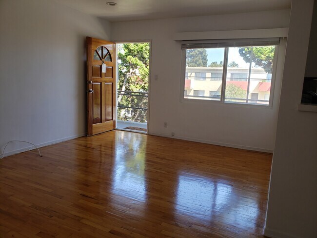 Living room - 1025 Idaho Ave