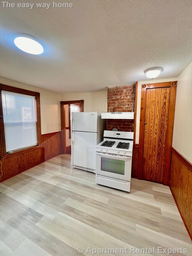 Building Photo - 22 Temple St